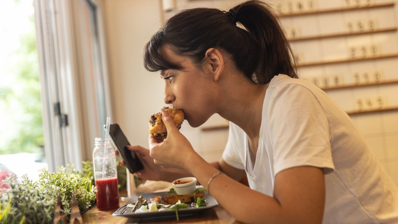 13 Reasons Why Eating Out Is Riskier Than You Think